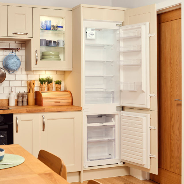 Sensis RFCMBI015470EW 54cm Frost Free Built-In Fridge Freezer
