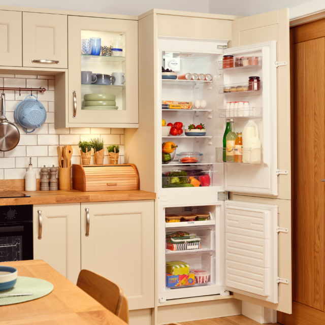 Sensis RFCMBI015470EW 54cm Frost Free Built-In Fridge Freezer